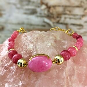 Natural Pink Jade Bead Bracelet With Large Pink Jade Center In 18k Gold Plated